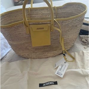 Jaquemus Soleil beach bag in the big size